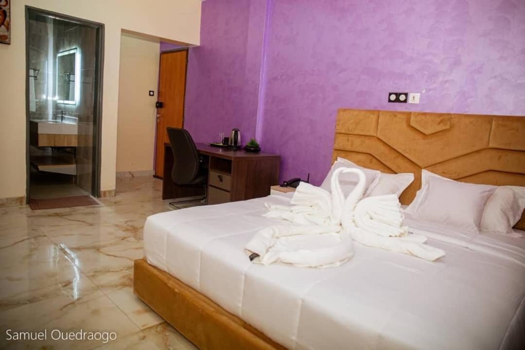Complexe Hotelier And Уагадугу Экстерьер фото