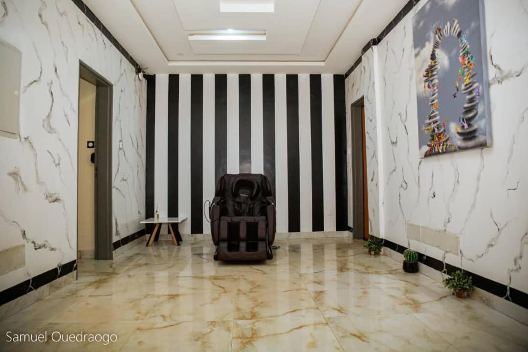 Complexe Hotelier And Уагадугу Экстерьер фото
