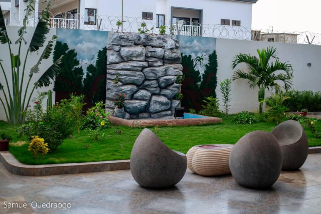 Complexe Hotelier And Уагадугу Экстерьер фото